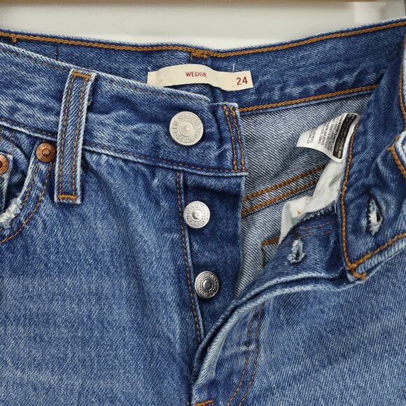 Levi's Women's Wedgie Icon Ankle Fit Button Fly Raw Hem Jean Size 24 - Picture 4 of 9